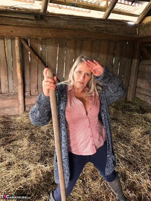 Sweet Susi: Blonde MILF Strips Out of Her Boots in the Forest – photo 9 of 20