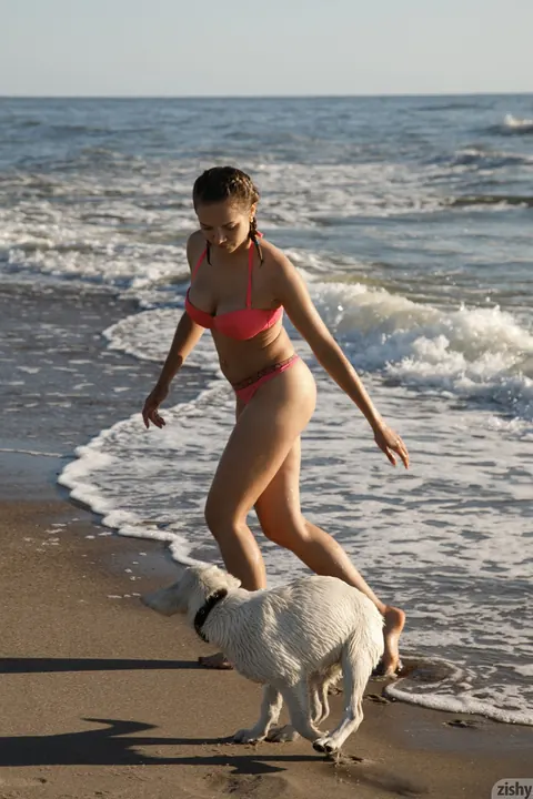 Sofia Orlova: Brunette Amateur Poses in a Bikini on Sandy Beach Shore – photo 8 of 13