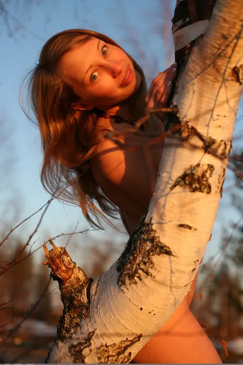 Woman Strips Nude and Poses Front and Back for the Lens – photo 14 of 21