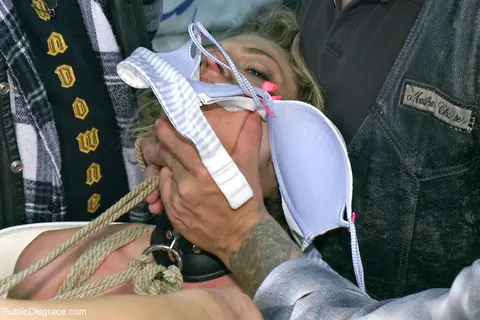 Dahlia Sky: Blonde MILF Takes Public Group Anal in Bondage Outdoors – photo 17 of 21
