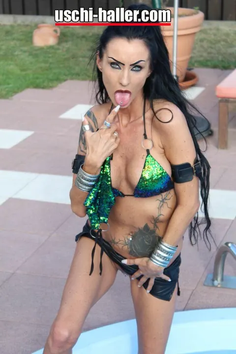 Sidney Dark: Slim Tattooed MILF Strips Off Her Bikini by the Pool – photo 7 of 16