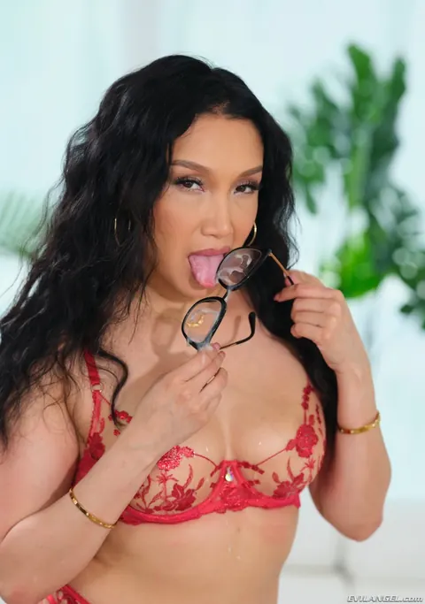 Vicki Chase: Busty Latina in Glasses Sucks and Fucks in Interracial Threesome – photo 8 of 21