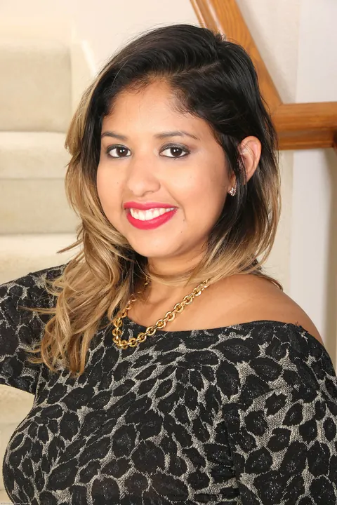 Jamie Hernandez: Chubby Latina MILF in Pantyhose Spreads Her Hairy Bush – photo 1 of 20