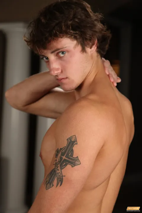 Athletic Man Poses Nude Showing His Big Cock – photo 8 of 20
