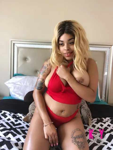 Soykay Linda: Chubby Blonde Latina in Lingerie Shows Her Big Tits and Ass – photo 9 of 21