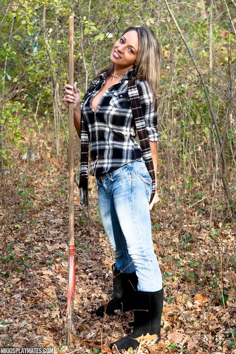 Nikki Sims: Thick Brunette MILF Sheds Her Jeans for Panties and Boots in the Woods – photo 1 of 15