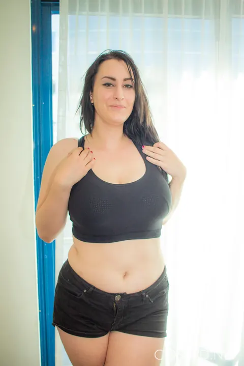 Chloe Jenks: BBW Brunette Striptease Reveals Her Big Tits and Ass – photo 6 of 16