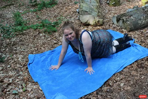 BBW with Big Tits Poses Outdoors – photo 11 of 15