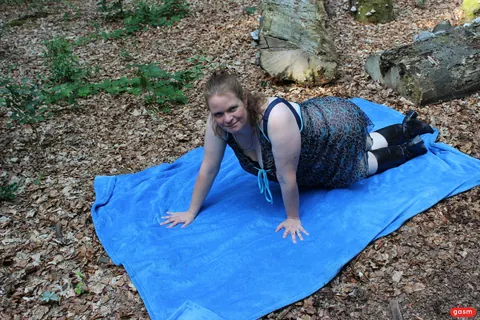 BBW with Big Tits Poses Outdoors – photo 10 of 15