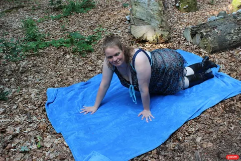 BBW with Big Tits Poses Outdoors – photo 9 of 15