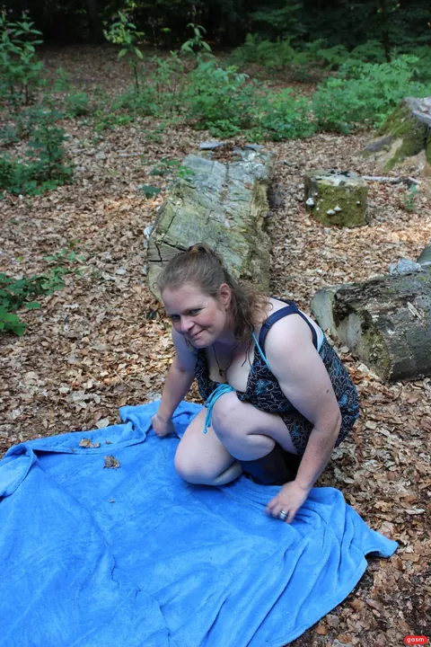 BBW with Big Tits Poses Outdoors – photo 5 of 15