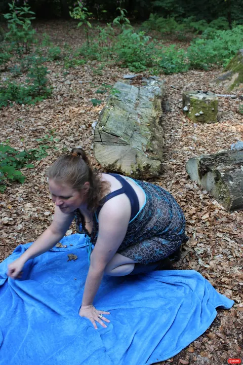 BBW with Big Tits Poses Outdoors – photo 8 of 15