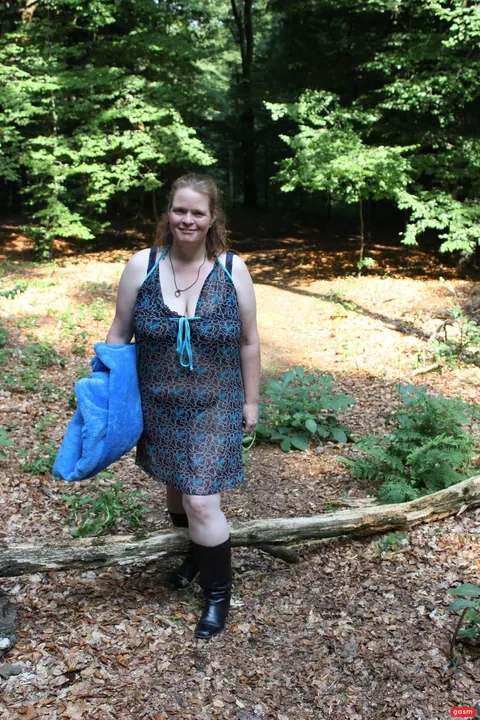 BBW with Big Tits Poses Outdoors – photo 2 of 15