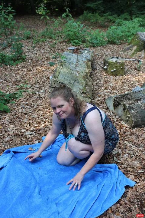 BBW with Big Tits Poses Outdoors – photo 7 of 15