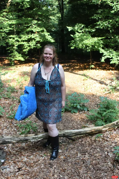 BBW with Big Tits Poses Outdoors – photo 3 of 15
