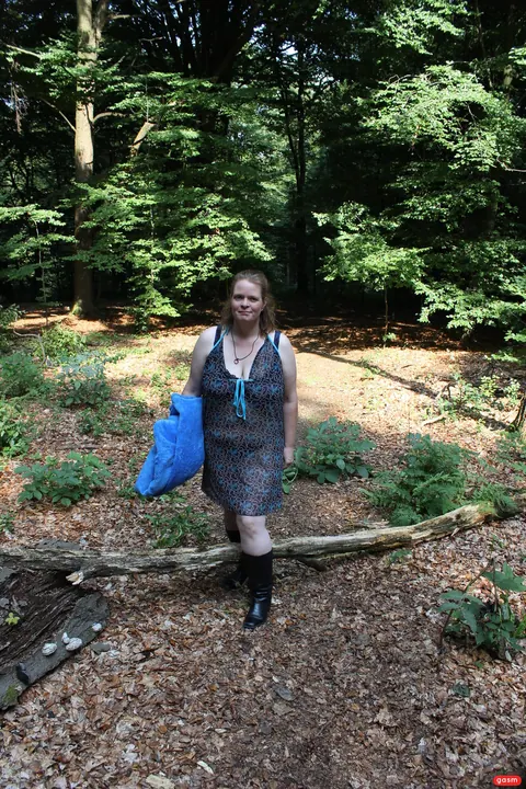 BBW with Big Tits Poses Outdoors – photo 1 of 15