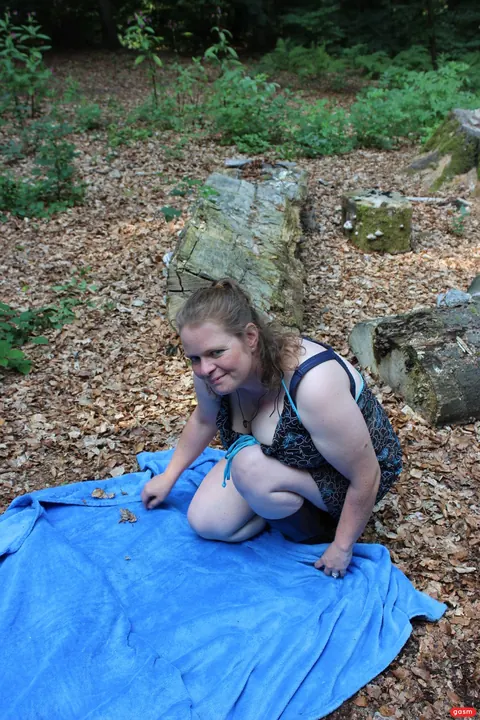 BBW with Big Tits Poses Outdoors – photo 6 of 15