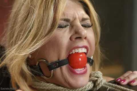 Carissa Montgomery: Blonde MILF with Big Natural Tits Bound in Rope Bondage – photo 6 of 20