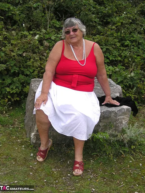 European BBW on a Public Trail Shows Her Big Tits in Panties – photo 2 of 20