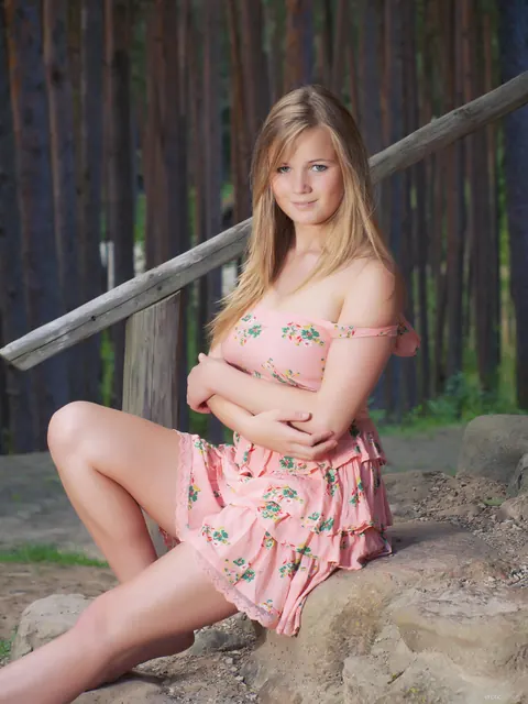 MILF Undresses and Spreads Her Legs Outdoors – photo 3 of 20