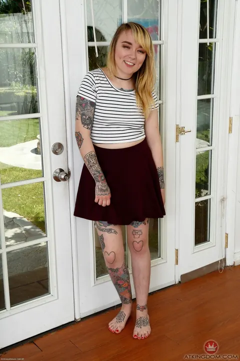 Felicia Fisher: Thick Blonde Shows Hairy Crotch and Pierced Tits – photo 1 of 21