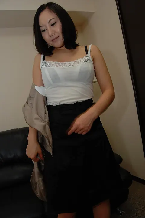 Thick Japanese MILF in Lingerie Strips and Spreads Her Hairy Legs – photo 2 of 16