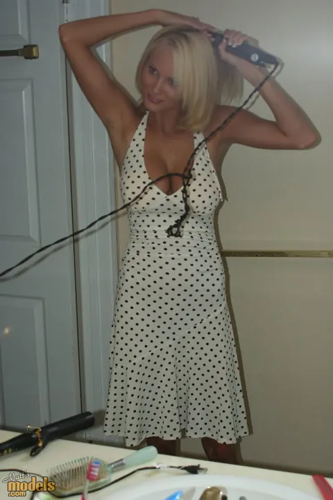 Hanna Hilton: Tall Blonde MILF Strips Naked in the Garden – photo 11 of 16
