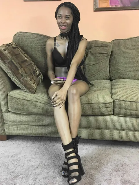 Lola Venom: Ebony Babe with Big Tits Toys Her Shaved Pussy – photo 2 of 21