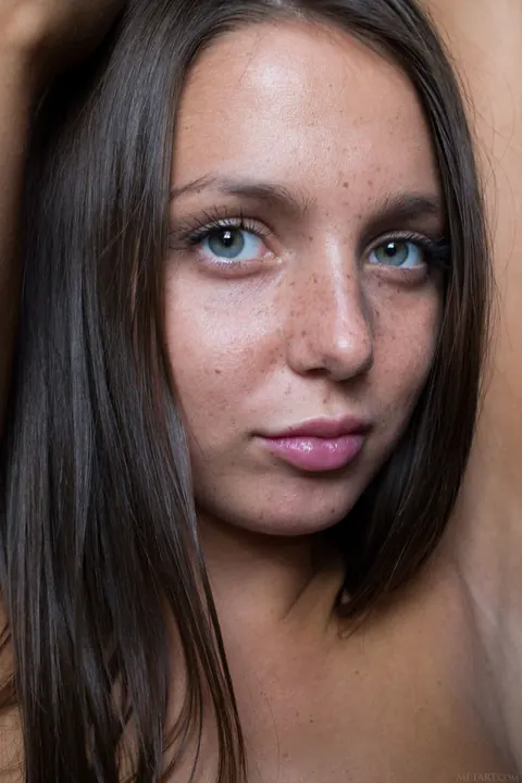 Foxy Di: European Brunette Undresses and Spreads Her Pussy Wide – photo 13 of 20
