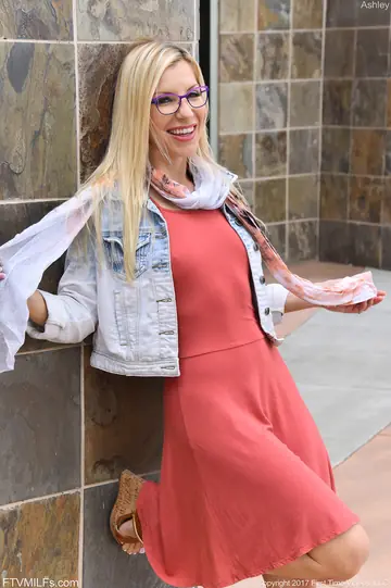 Ashley Fires – Blonde MILF Flashes Her Tits and Spreads Her Pussy Outdoors in Glasses