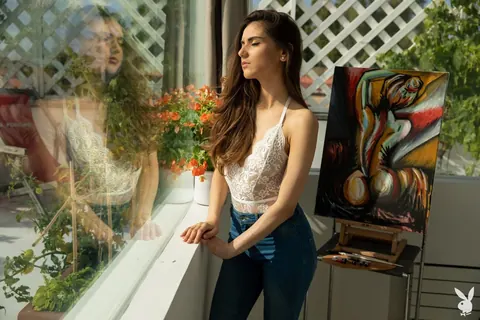 Karoline CC: Brunette Reveals Her Natural Tits from Lingerie and Jeans – photo 2 of 12