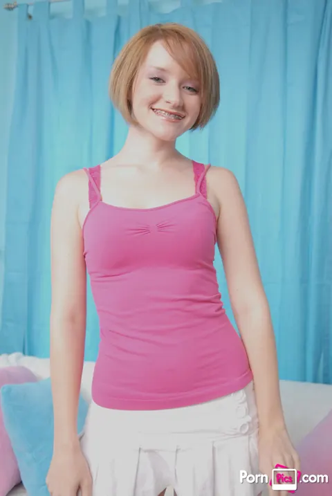 Faith Daniels: Petite Redhead with Short Hair Strips Off Her Panties Outdoors – photo 3 of 20