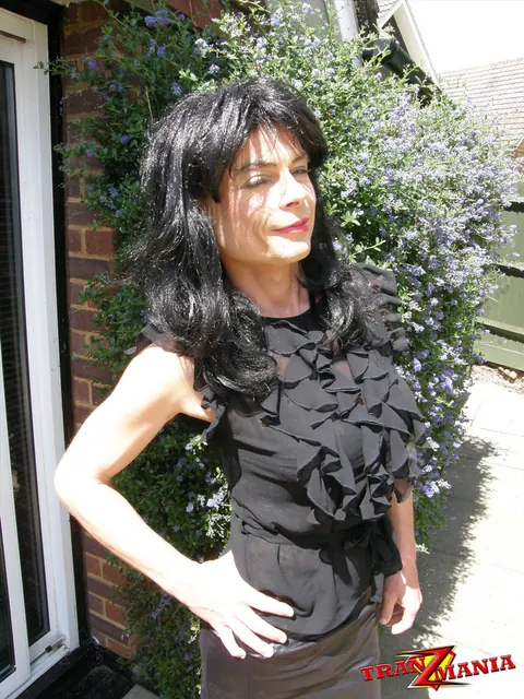 Trans Woman Strips Nude and Turns to Display Her Curves – photo 5 of 15