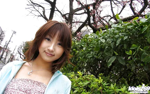 Haruka Morimura: Thick Japanese Brunette Spreads Outdoors in Lingerie – photo 2 of 16