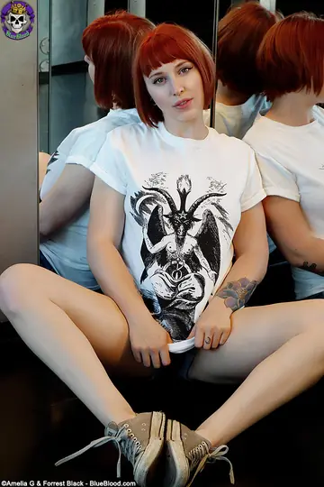 Redhead PAWG in Shorts Pulls Them Aside to Finger and Spread