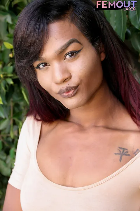 Ebony Trans Woman Has Sex Outdoors – photo 5 of 16