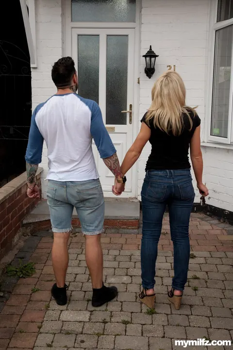 Phoebe Adams: Busty Blonde MILF Sucks and Fucks Her Man Outdoors – photo 2 of 21