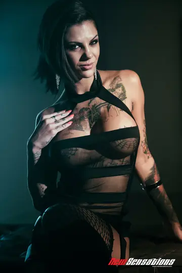 Bonnie Rotten – Busty Latina MILF and Brunette Take Anal in a Threesome