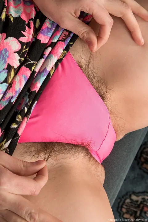 Kate Anne Cooper: British MILF Strips and Spreads Her Hairy Pussy Wide – photo 4 of 17