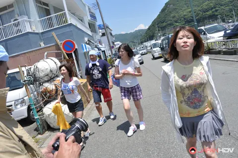 Arisa Suzuki: Short-Haired Asian MILF Takes Anal Creampies in a Public Threesome – photo 2 of 16