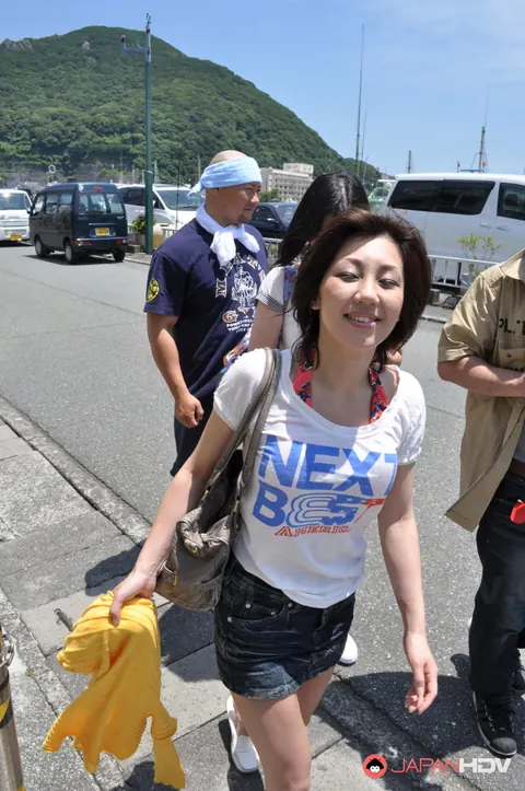Arisa Suzuki: Short-Haired Asian MILF Takes Anal Creampies in a Public Threesome – photo 4 of 16