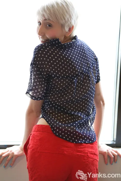 MOLLY DAE: Short-Haired Blonde Strips Out of Her Shorts by the Window – photo 4 of 16