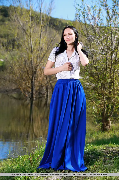Indiana Blanc: Brunette with Natural Tits Strips Out of Her Long Skirt – photo 8 of 18