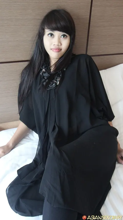Tall Asian Pregnant Babe Sucks and Fucks a Stranger – photo 3 of 21
