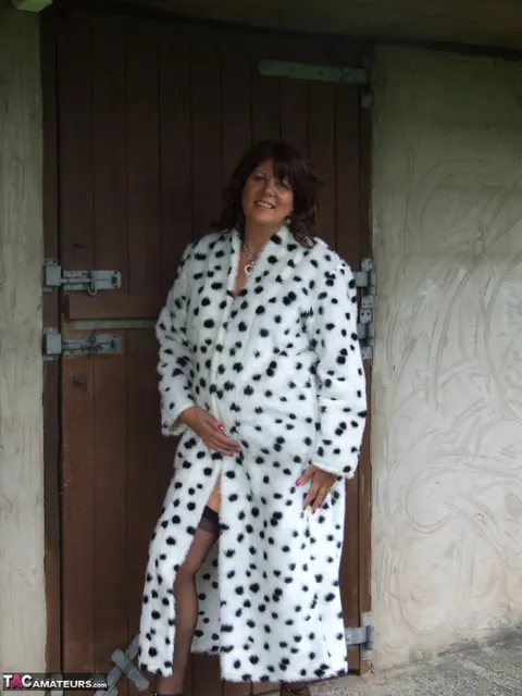BBW MILF Flaunts Her Big Tits in Panties at the Stables – photo 5 of 16