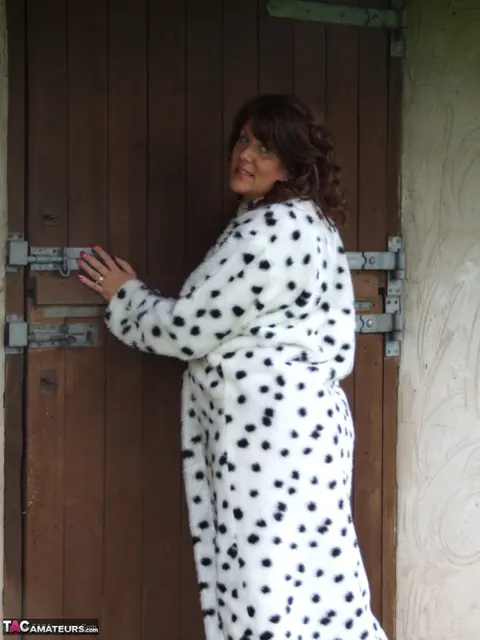 BBW MILF Flaunts Her Big Tits in Panties at the Stables – photo 4 of 16