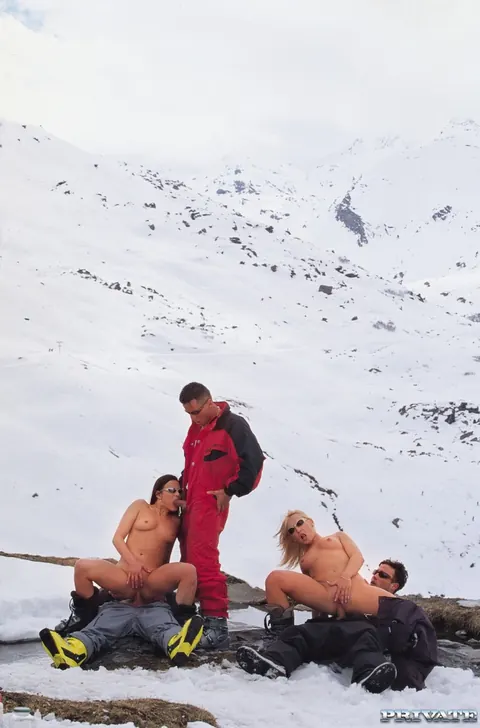 Gina Blonde: Hungarian and Polish MILFs Take Anal and DP in Outdoor Orgy – photo 4 of 9