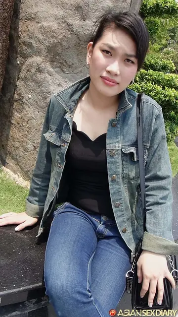 Petite Asian Woman Takes Cock POV in the Hotel Room