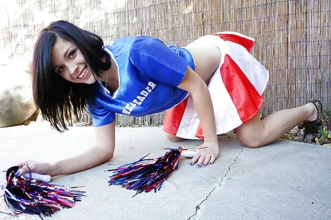 Savannah Camden: Latina PAWG Lifts Her Skirt and Spreads Outdoors – photo 4 of 16