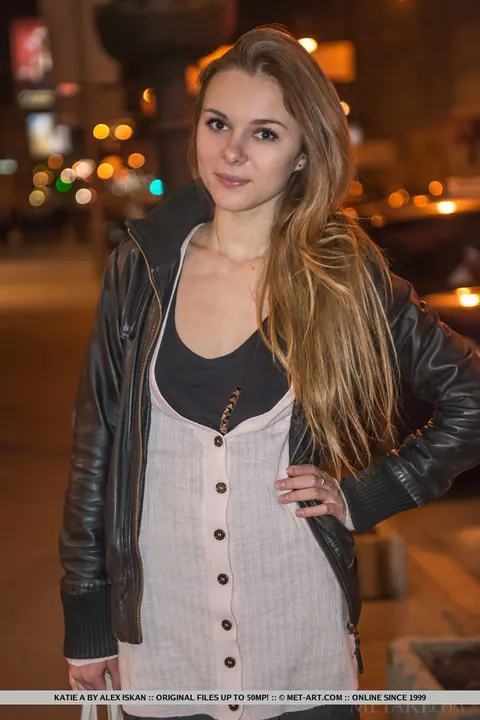 Karissa Diamond: Blonde PAWG Strips Out of Her Pantyhose in Public – photo 2 of 18